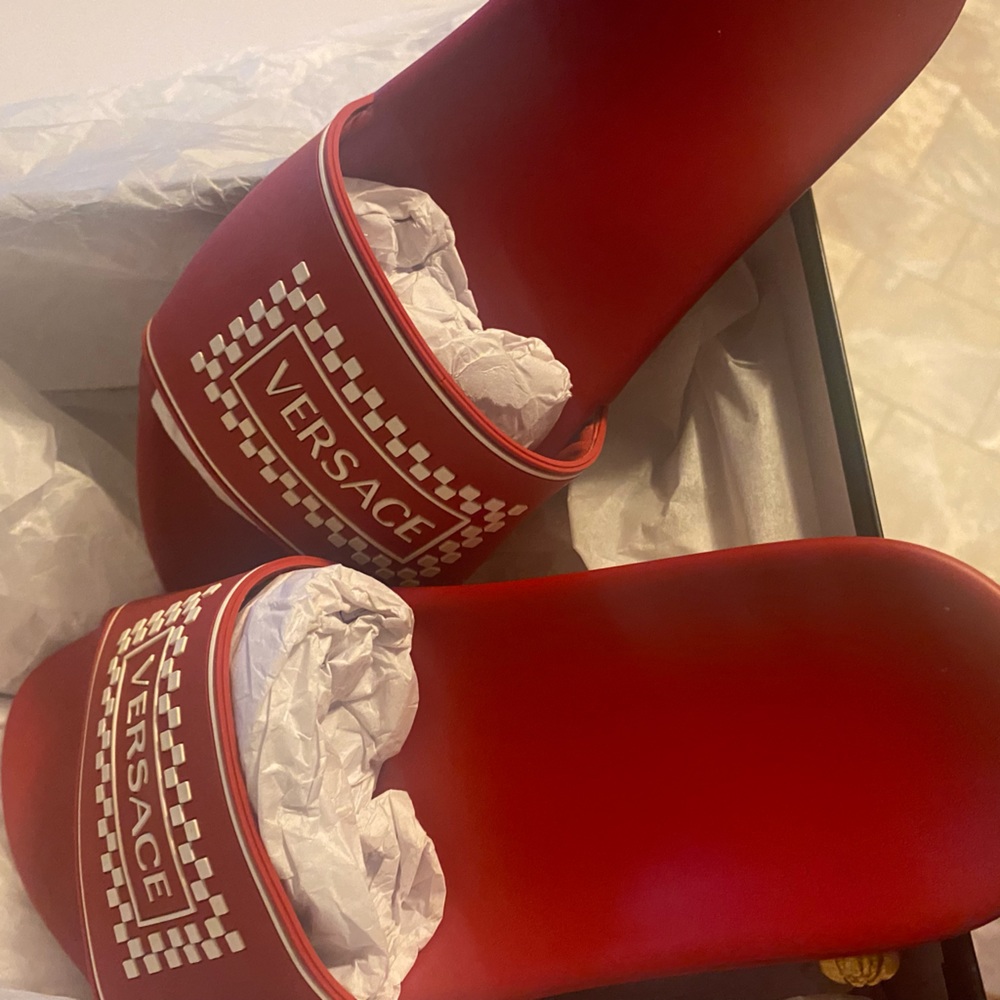 Brand new with box red Versace Medusa women slides. Euro size 39 US8.